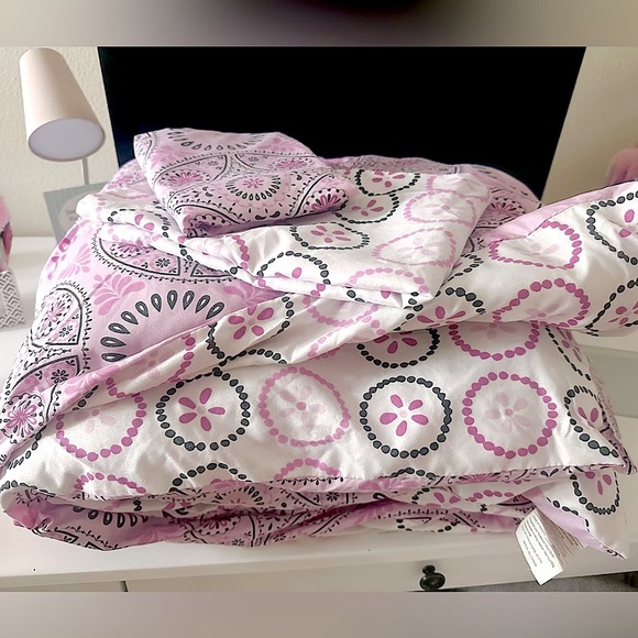 Lilac 🌸 Pink, White, Black Abstract Comforter + 2 Sham Pillow Cases - Picture 6 of 7